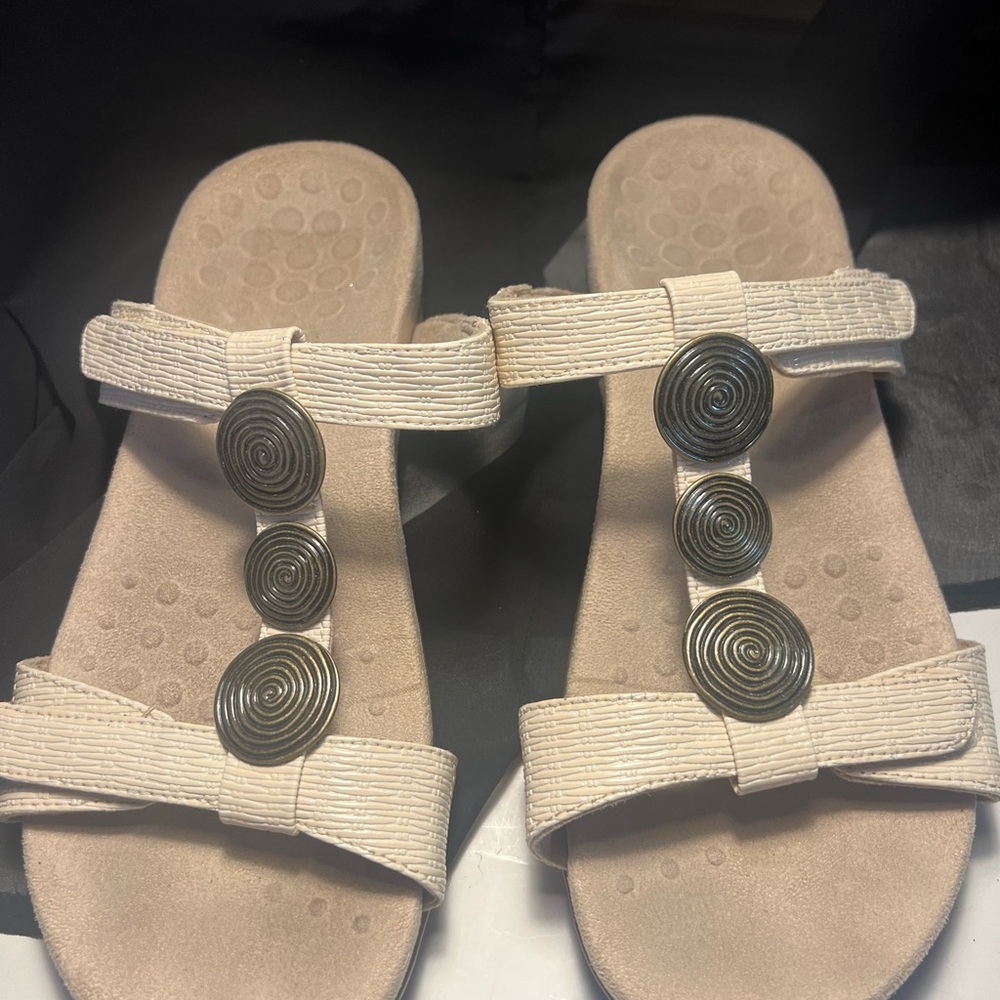 Vionic Cream Sandals with Metallic Accents